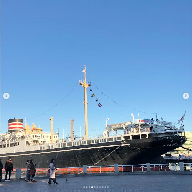 A waterfront walk and a street performance — Haruru’s photograph