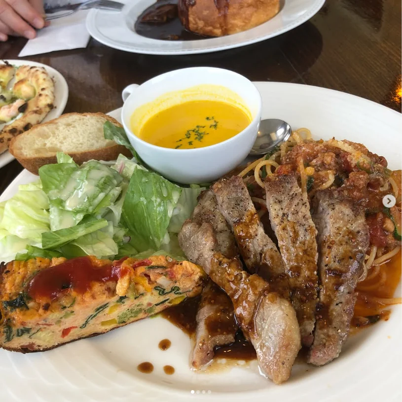A lunch plate and beef stew — Haruru’s photograph