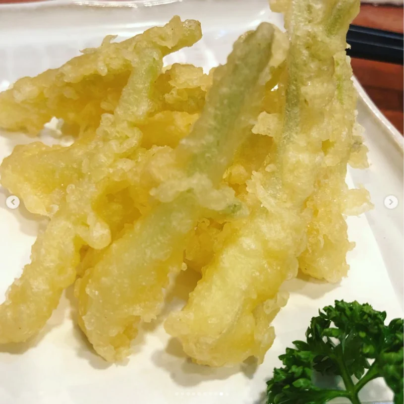 The last night brought a table of island dishes — Haruru’s photograph