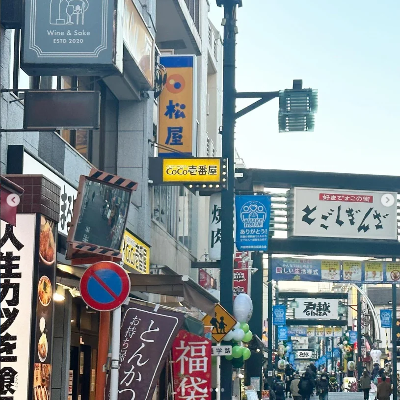 A long shopping street, then curry — Haruru’s photograph
