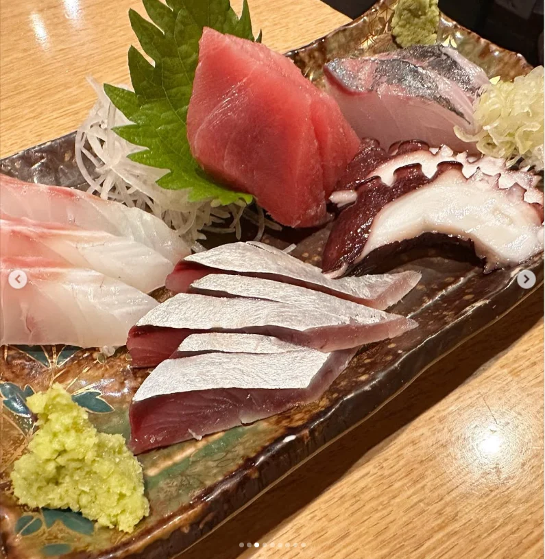 Reflecting on the meal over corn tea — Haruru’s photograph