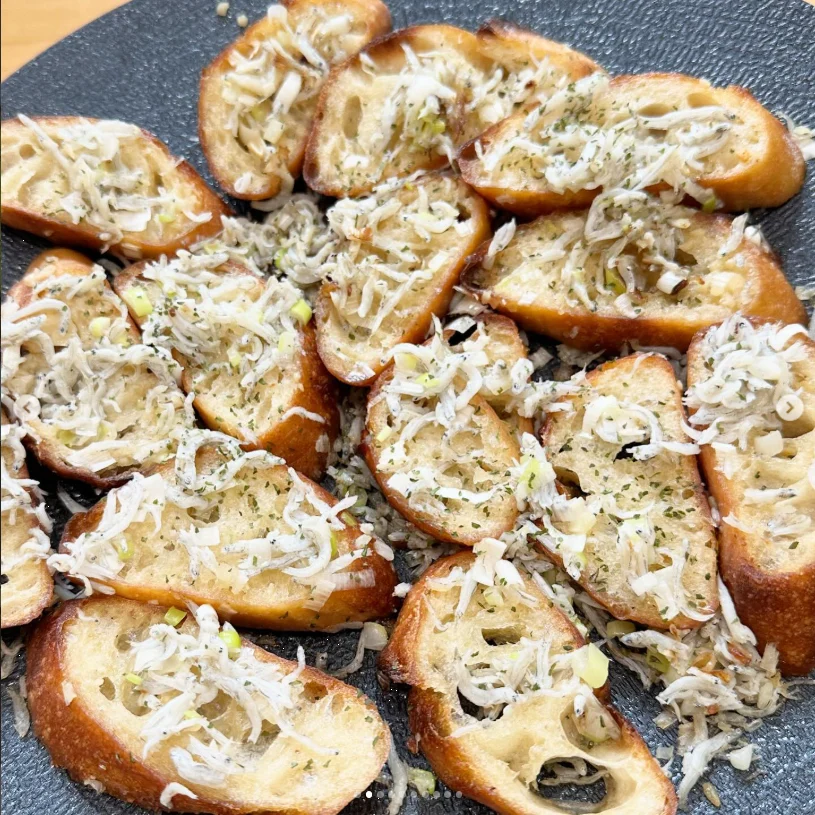 Toast too, and lunch left for another visit — Haruru’s photograph