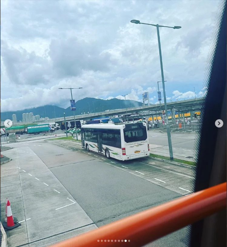 Facing seats on the journey to Shenzhen — Haruru’s photograph
