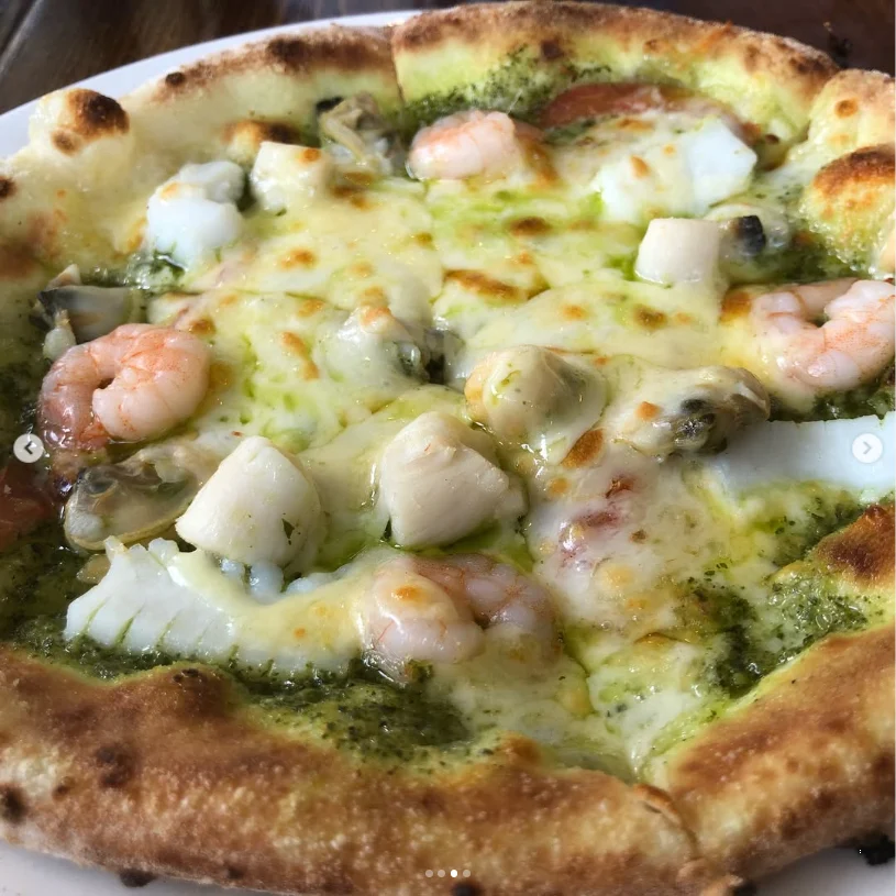 Adding half a pizza and dessert — Haruru’s photograph