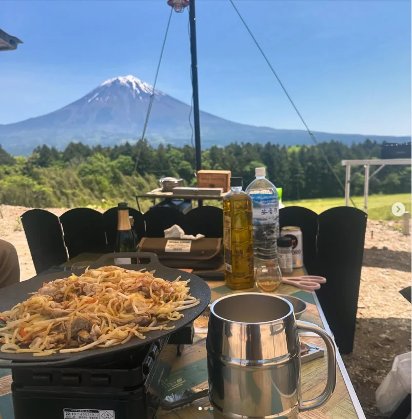 Morning beer and “Fuji-view yakisoba” — Haruru’s photograph
