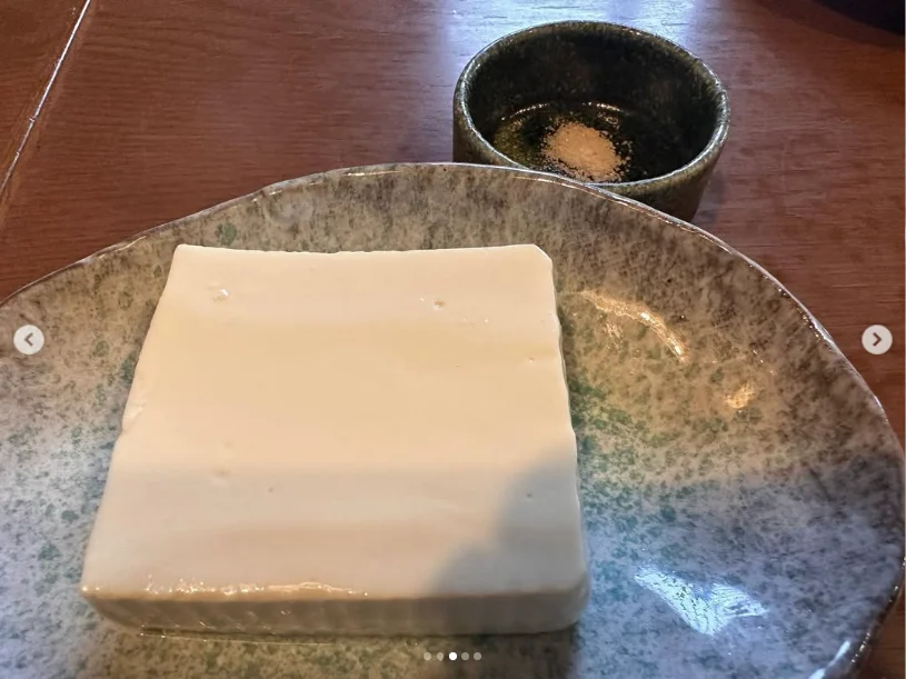The recommended tofu and her usual salad — Haruru’s photograph