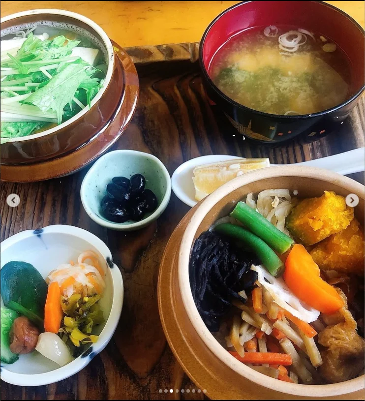 店先と食卓の小さな眺め — ハルルの写真