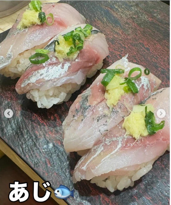 待ち合わせの書き込みと、朝食や寿司の写真 — ハルルの写真