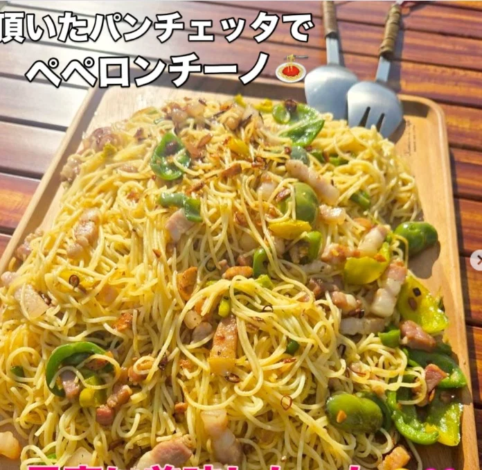 A variety of meals in the photographs — Haruru’s photograph