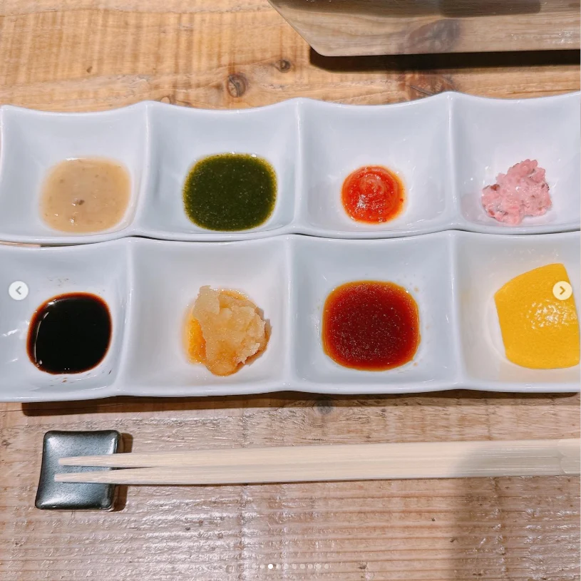 肉ケーキの演出と、一品ごとのソース — ハルルの写真