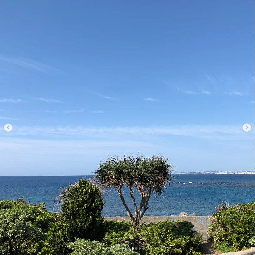 Shop browsing and views of the sea — Haruru’s photograph