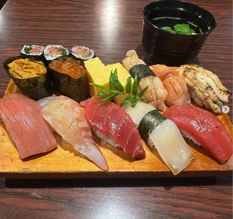 初めてひとりで「鮨芳」へ――寿司と、帰り際の会話 — ハルルの写真