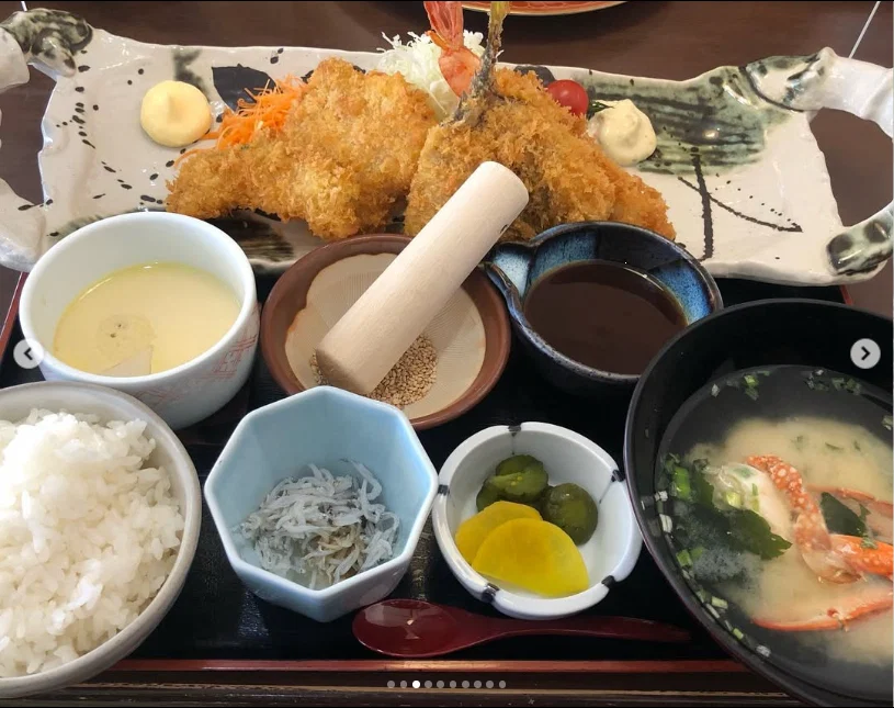 2021: a sunrise and a seafood lunch — Haruru’s photograph