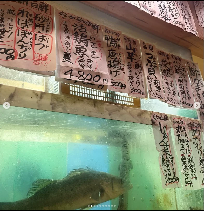 Handwritten menus beyond the sliding door — Haruru’s photograph