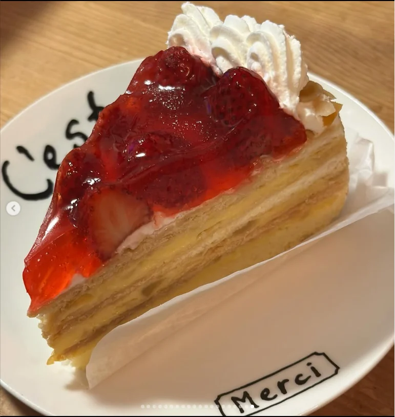 Cake without candles to finish — Haruru’s photograph