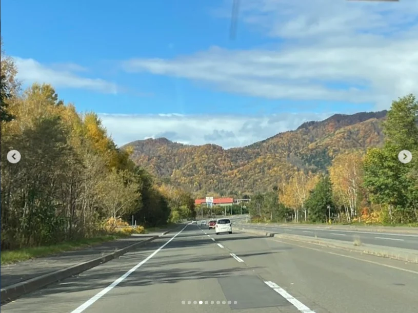 紅葉に感激し、中山峠であげいも — ハルルの写真