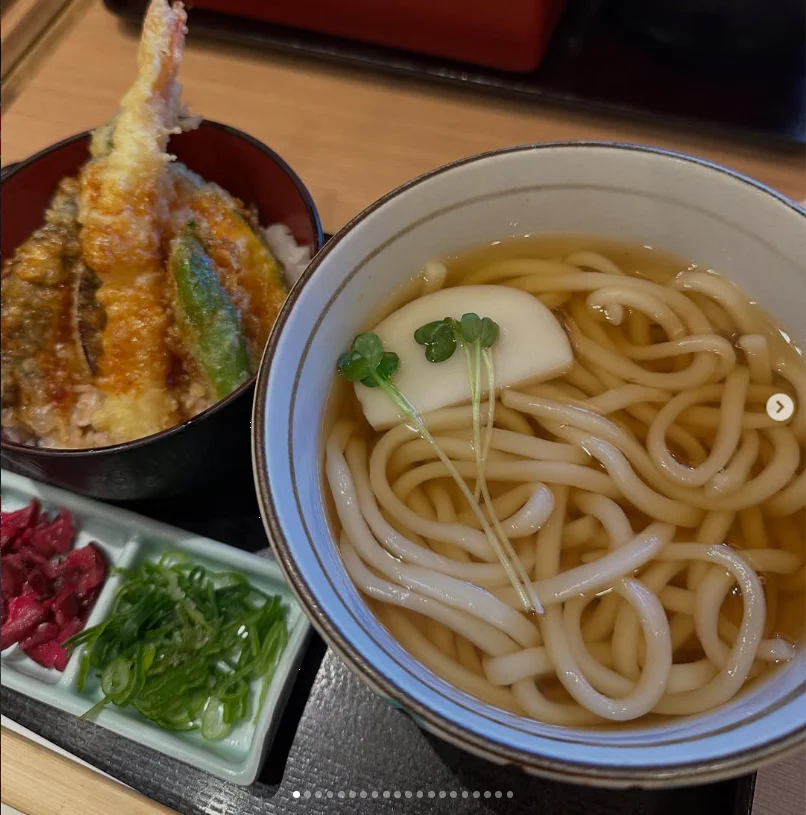 Breakfast at Haneda, then a hot plate of spakatsu — Haruru’s photograph