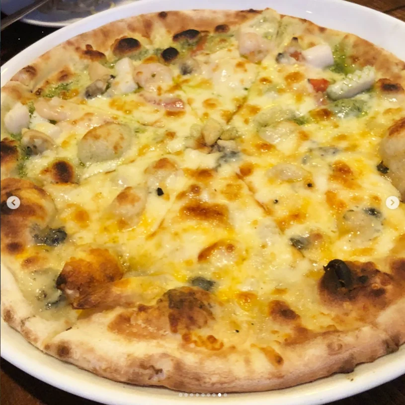 パスタとピザのセットを分け合って — ハルルの写真