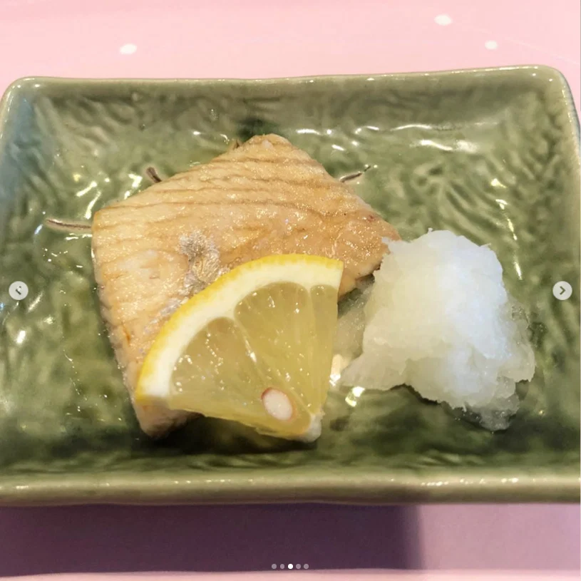 Seafood and a fish dish from the meal — Haruru’s photograph