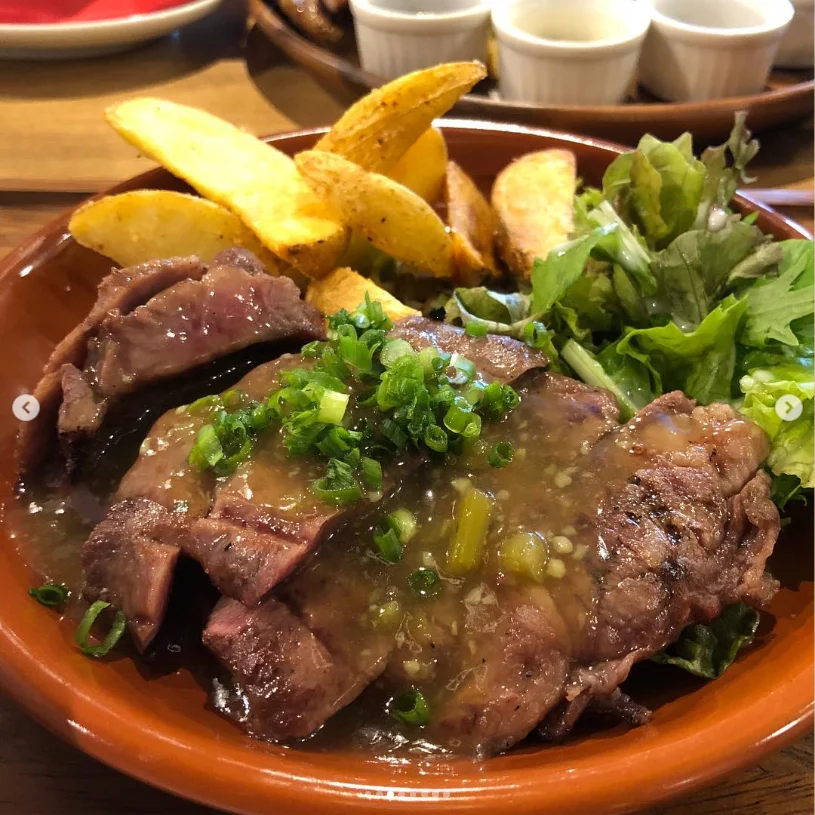 肉盛りと牛タンのランチ — ハルルの写真