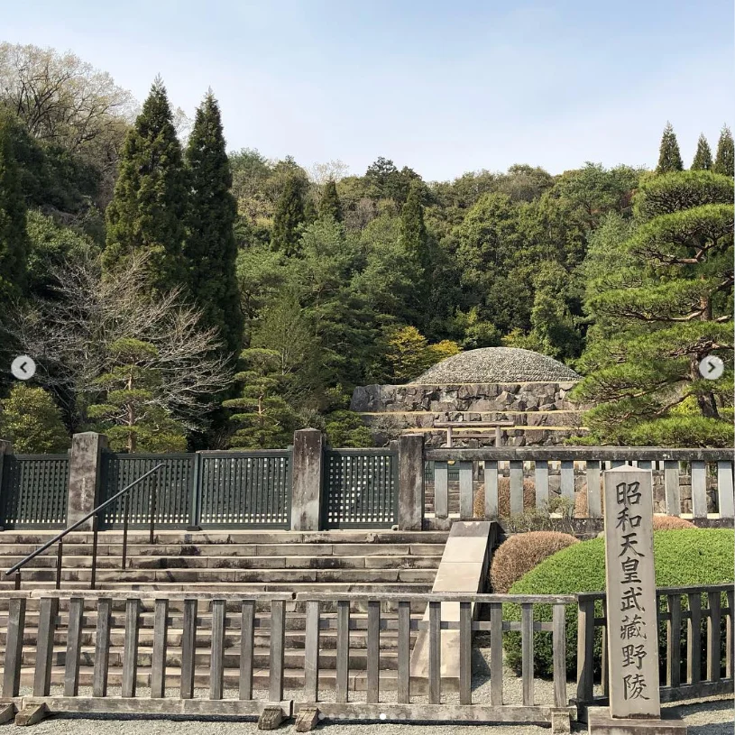 A visit to the mausoleum and blossoms beside the river — Haruru’s photograph