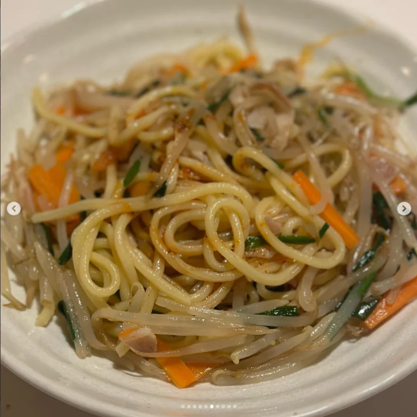 Noodles, juice and an honest comparison — Haruru’s photograph