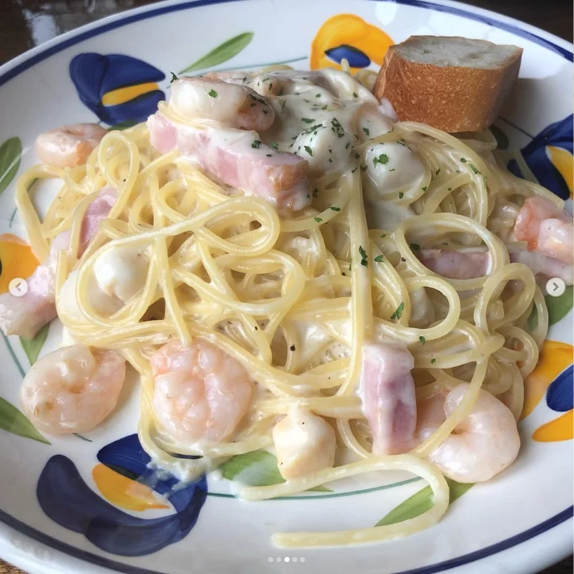 Trying several dishes together — Haruru’s photograph
