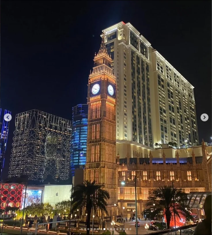 Words alongside the night views — Haruru’s photograph