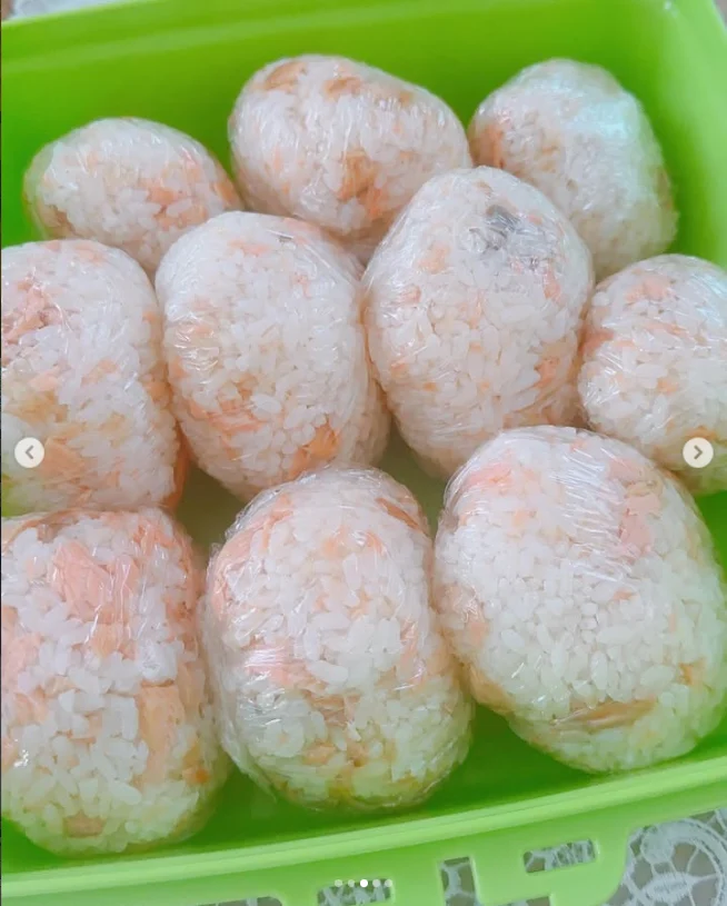 Salmon rice balls and a much-valued pickling bed — Haruru’s photograph