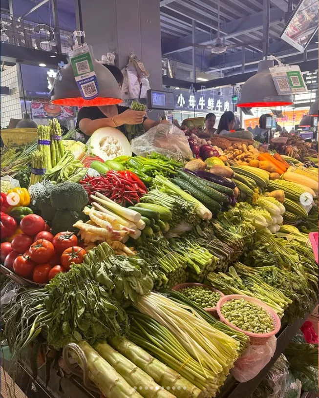 Looking around the food stalls — Haruru’s photograph