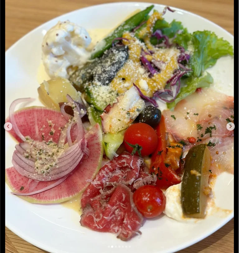 A colourful plate of starters — Haruru’s photograph