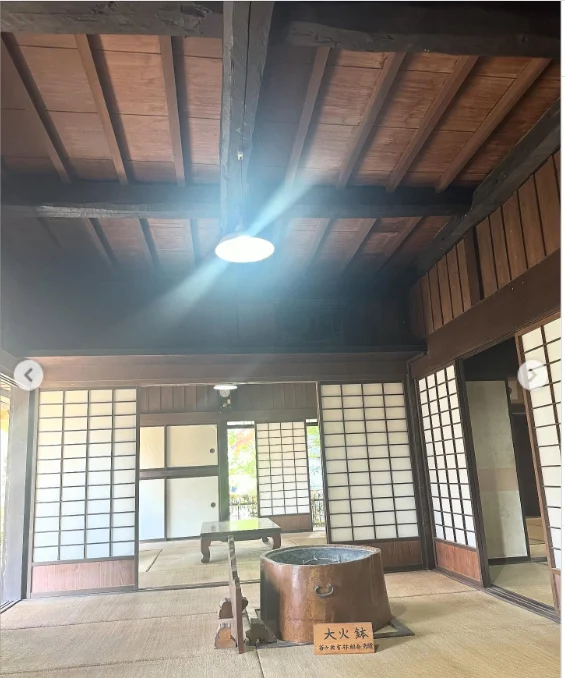 丹沢湖の秋色と、記念館の暮らしの道具 — ハルルの写真