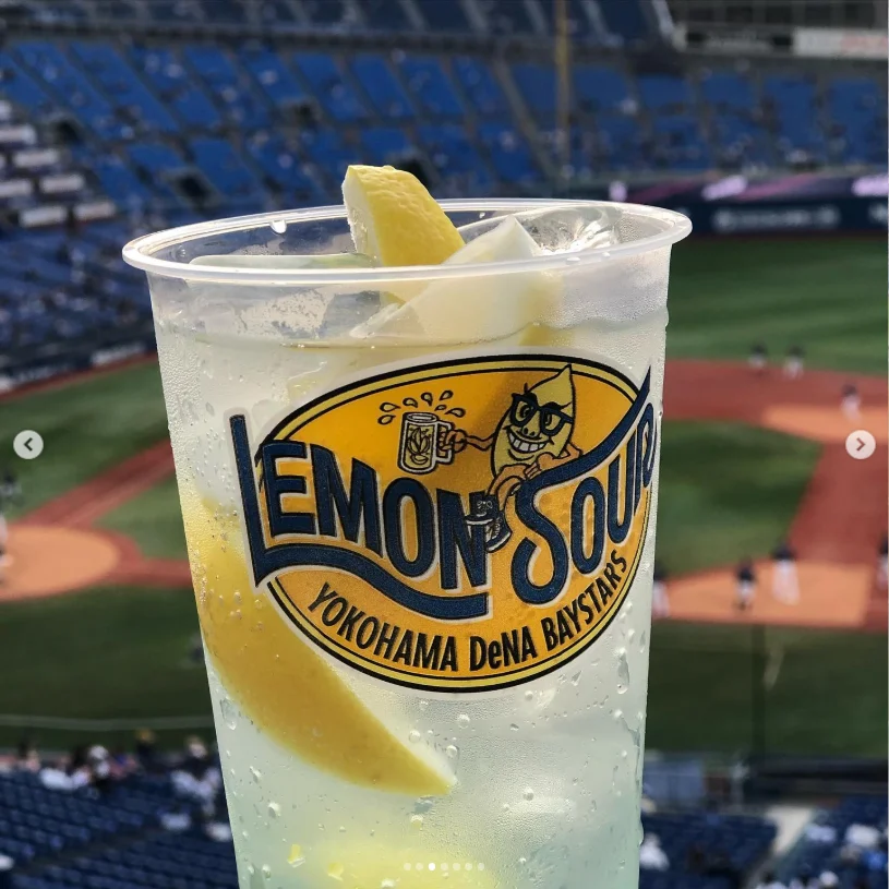 Drinks, shaved ice and a night of blue light — Haruru’s photograph