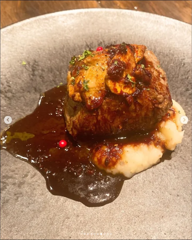 Enjoying each dish of the course — Haruru’s photograph