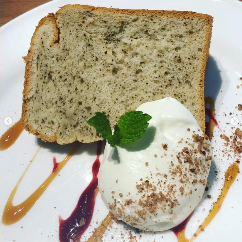 Sakura-shrimp pasta and tea chiffon cake — Haruru’s photograph