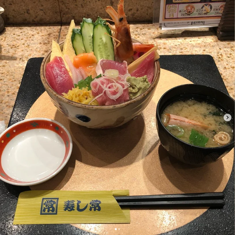 Choosing chirashi — Haruru’s photograph
