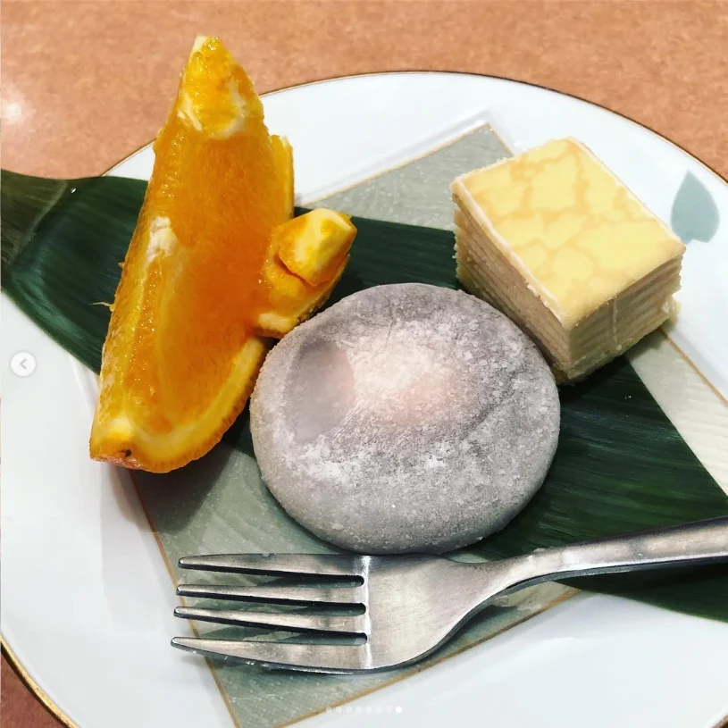 Sushi with a friend in the evening — Haruru’s photograph