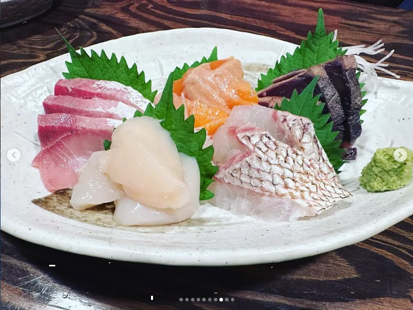 遅い時間に出かけた夜の食事 — ハルルの写真